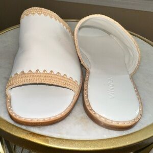 Vince Women's White Leather and Beige Raffia Slide Sandals - Size 6